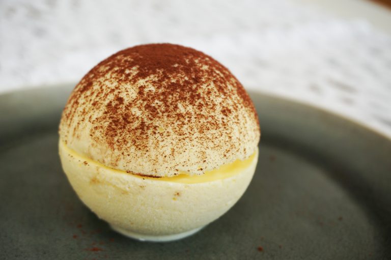 Dessert de Noël : le tiramisu revisité en dôme glacé - Blog cuisine