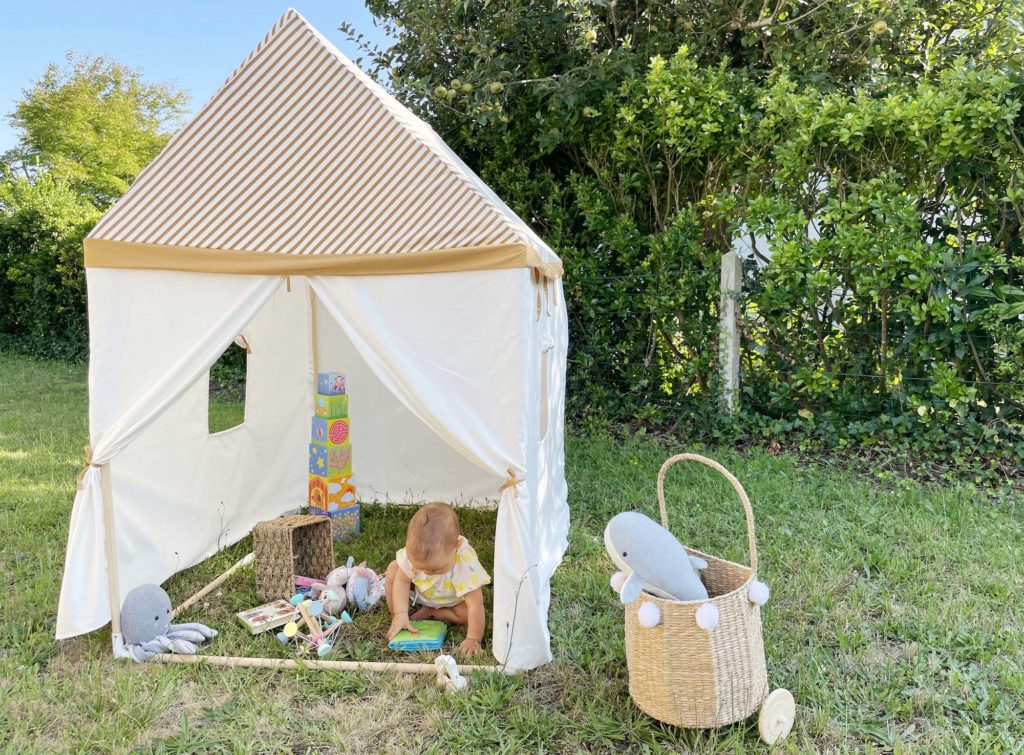 Une cabane maison pour jouer dedans et dehors !