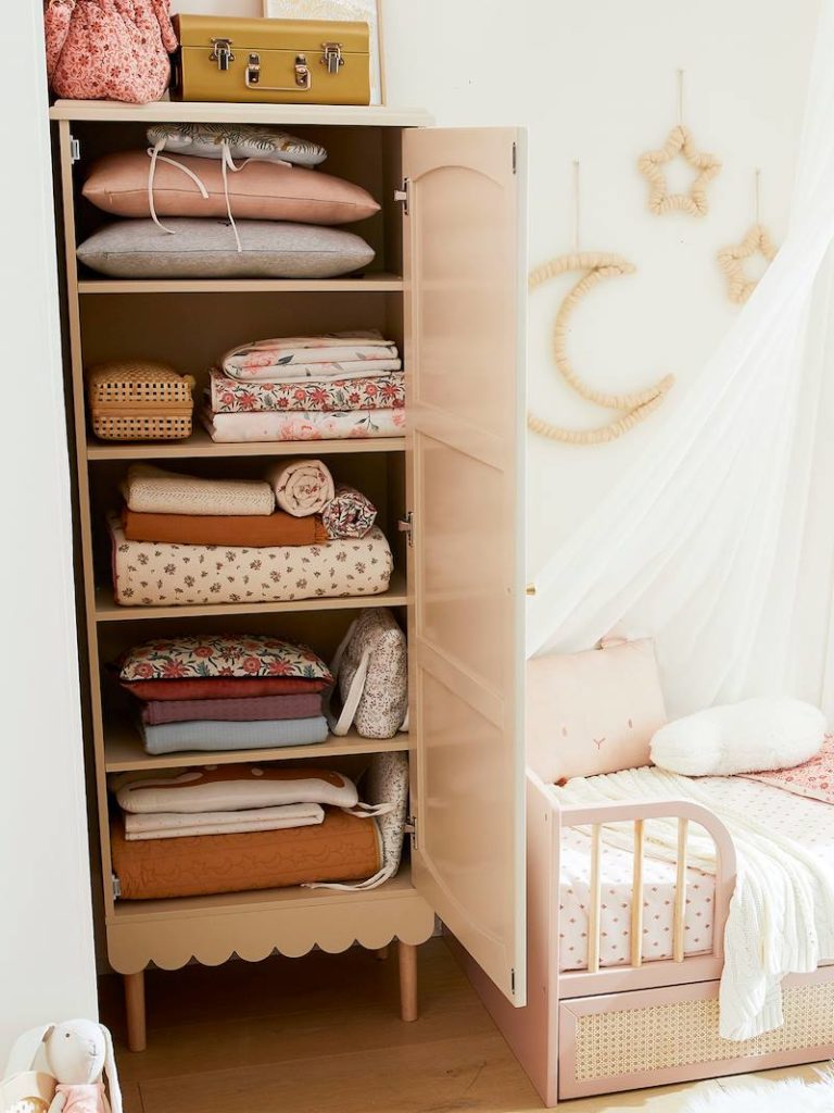 armoire bonnetiere porte enfant